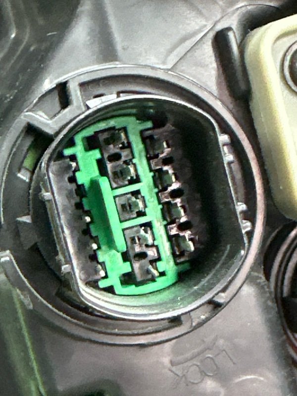 Фары передние Kia Carnival 4 KA4