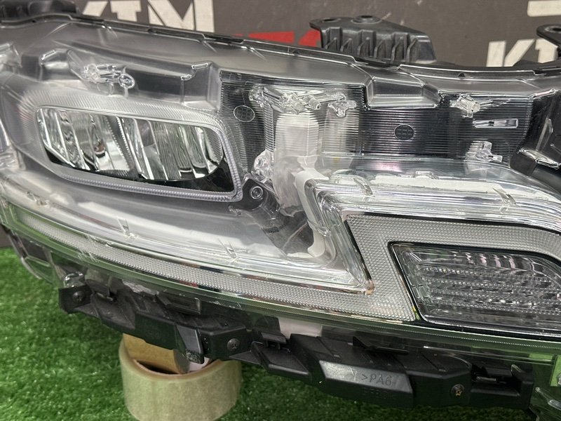 Фары передние Kia Carnival 4 KA4