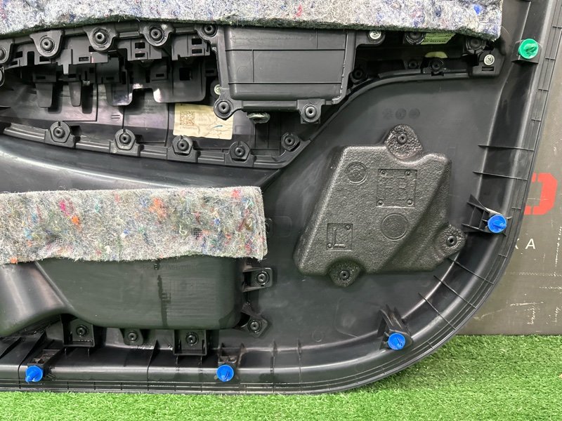 Обшивка двери Kia Rio 4 2018