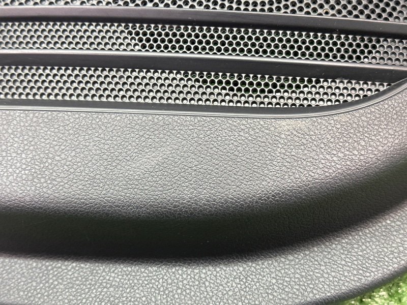 Обшивка двери Kia Rio 4 2018