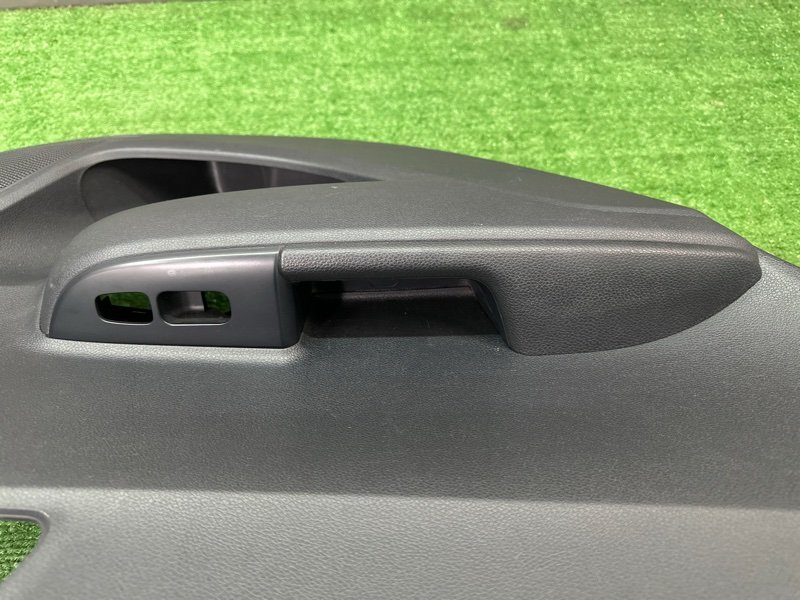 Обшивка двери Kia Rio 4 2018