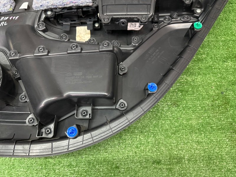 Обшивка двери Kia Rio 4 2018