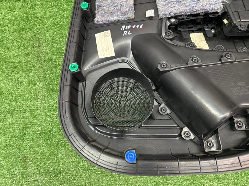 Обшивка двери Kia Rio 4 2018