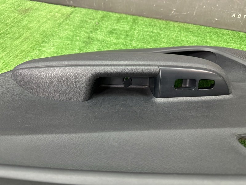 Обшивка двери Kia Rio 4 2018