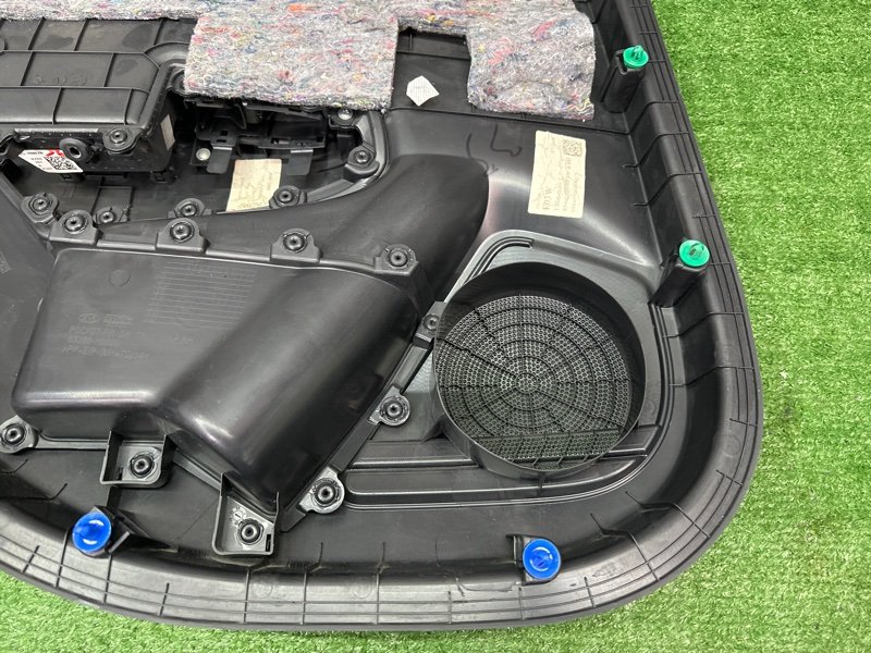 Обшивка двери Kia Rio 4 2018