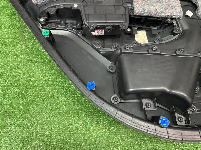 Обшивка двери Kia Rio 4 2018