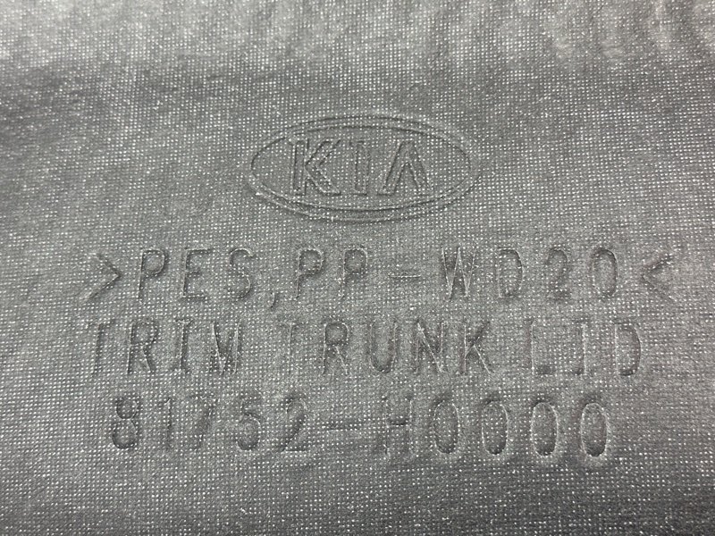 Обшивка крышки багажника Kia Rio 4 2018