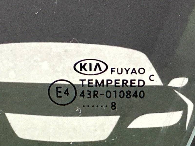 Стекло двери Kia Rio 4 2018