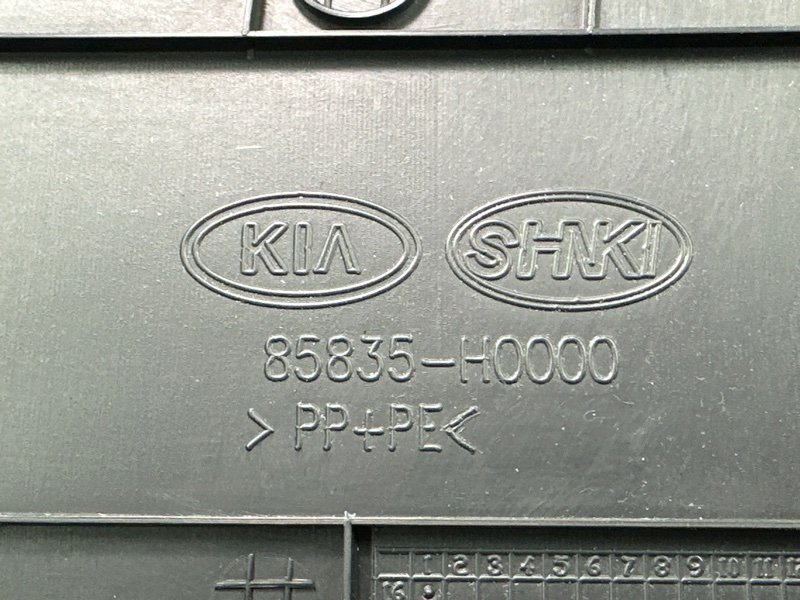 Накладка центральной стойки нижняя Kia Rio 4 2018