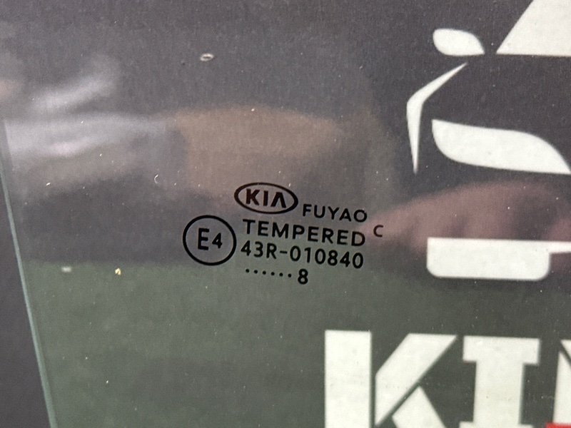 Стекло двери Kia Rio 4 2018
