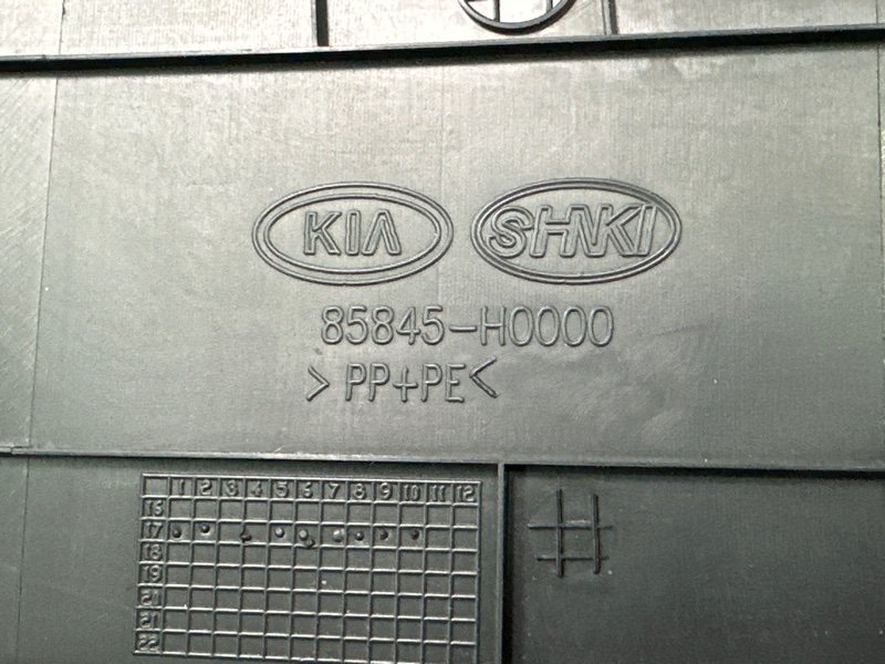 Накладка центральной стойки нижняя Kia Rio 4 2018