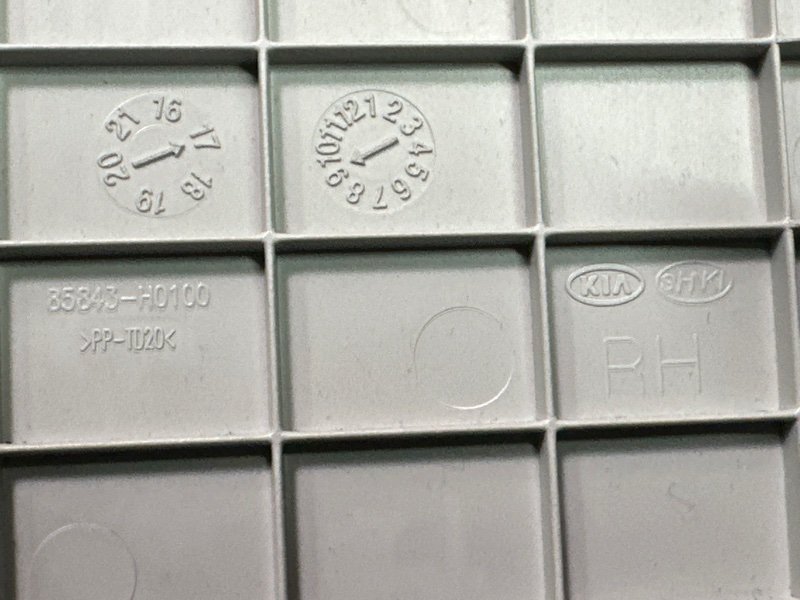 Накладка центральной стойки верхняя Kia Rio 4 2018