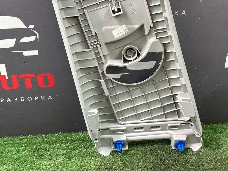 Накладка центральной стойки верхняя Kia Rio 4 2018