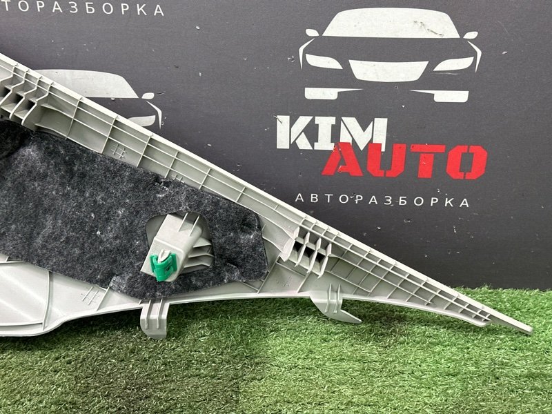 Накладка стойки верхняя Kia Rio 4 2018