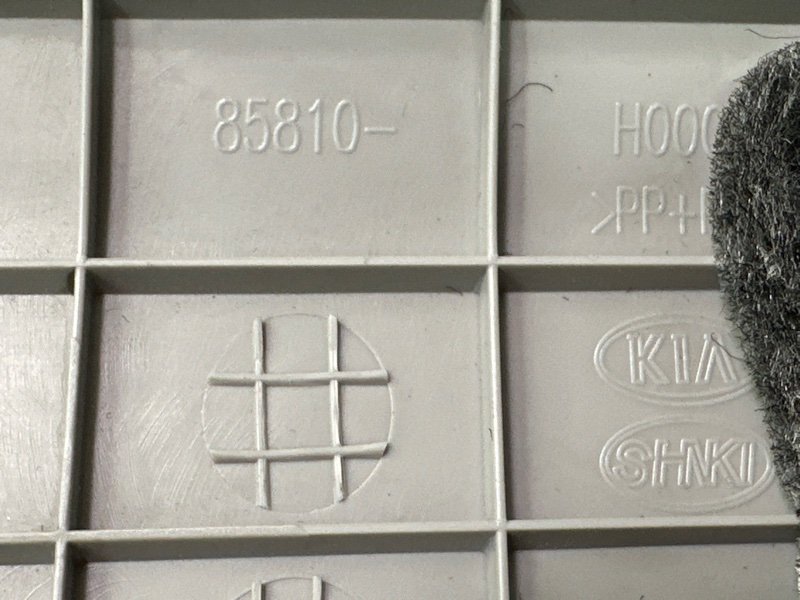 Накладка стойки лобового стекла Kia Rio 4 2018