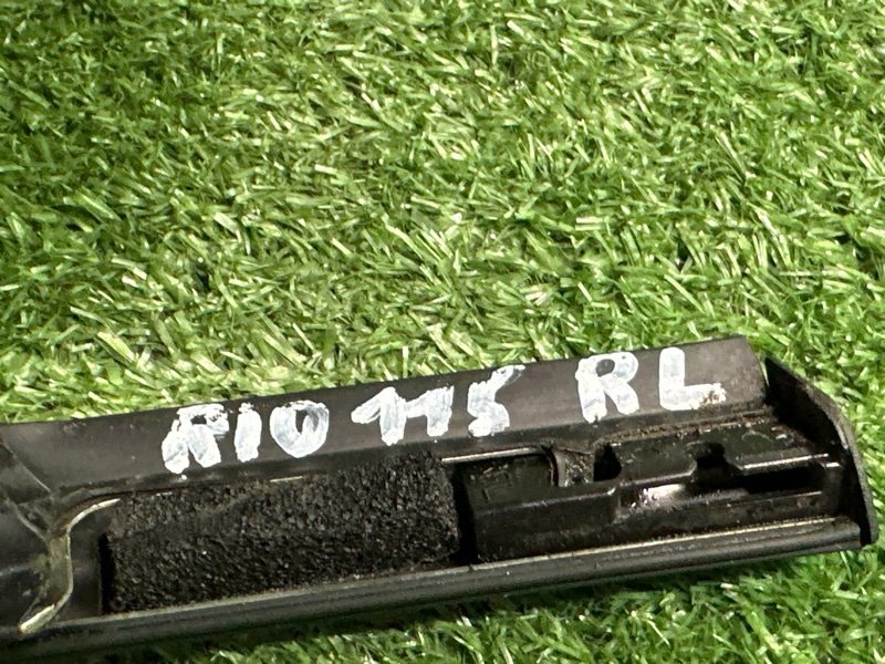 Уплотнитель стекла наружный(Бархотка) Хром Kia Rio 4 2018