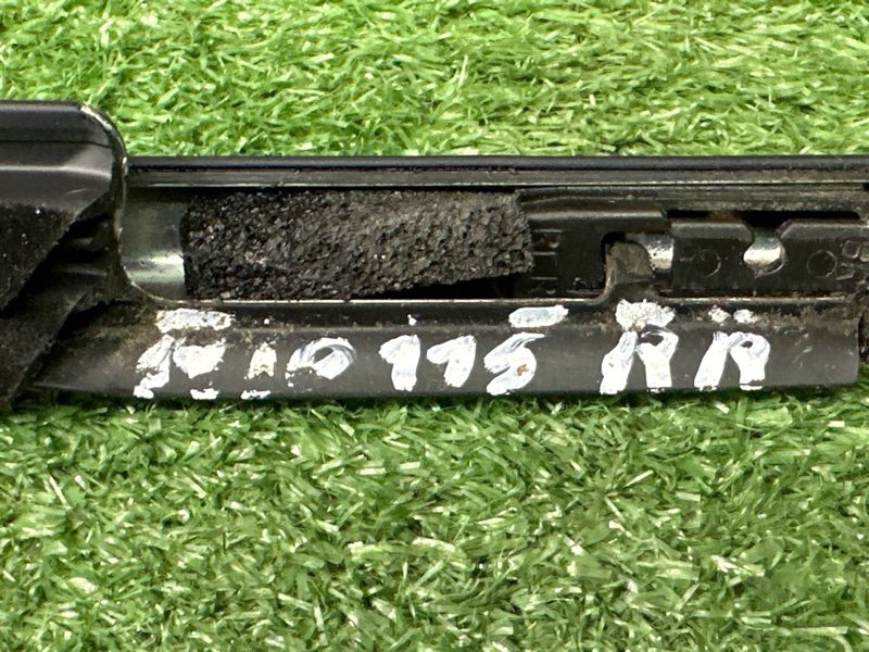 Уплотнитель стекла наружный(Бархотка) Хром Kia Rio 4 2018