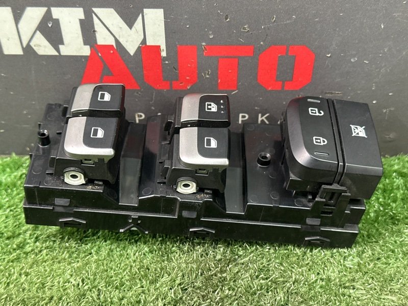 Блок управления стеклоподъемниками Kia Rio 4 2018