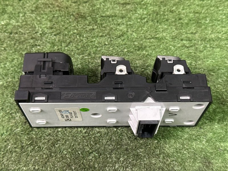 Блок управления стеклоподъемниками Kia Rio 4 2018