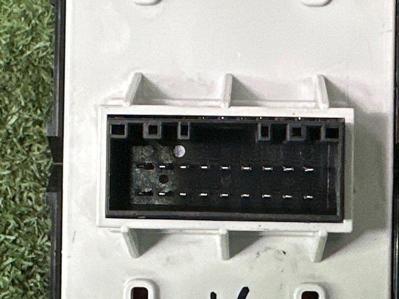 Блок управления стеклоподъемниками Kia Rio 4 2018