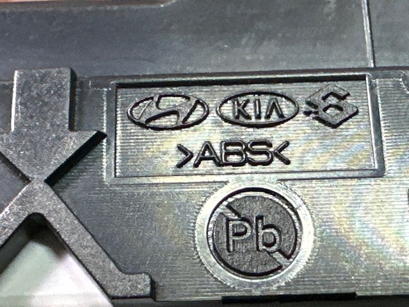 Кнопка стеклоподъемника Kia Rio 4 2018