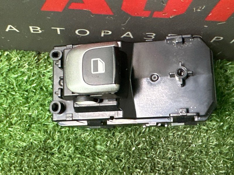 Кнопка стеклоподъемника Kia Rio 4 2018