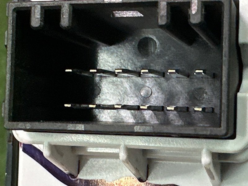 Кнопка стеклоподъемника Kia Rio 4 2018