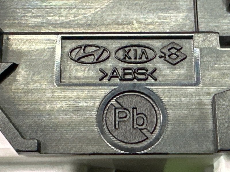 Кнопка стеклоподъемника Kia Rio 4 2018