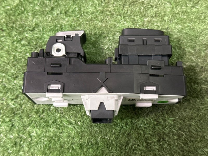 Кнопка стеклоподъемника Kia Rio 4 2018