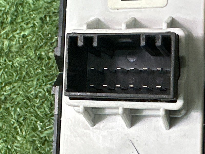 Кнопка стеклоподъемника Kia Rio 4 2018