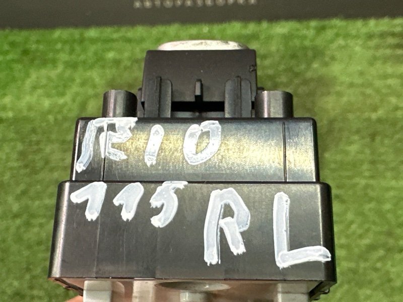 Кнопка стеклоподъемника Kia Rio 4 2018