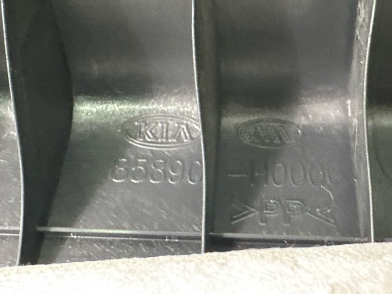 Накладка стойки кузова Kia Rio 4 2018
