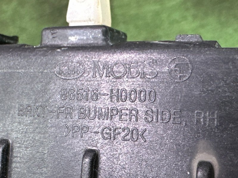 Кронштейн бампера Kia Rio 4 2018