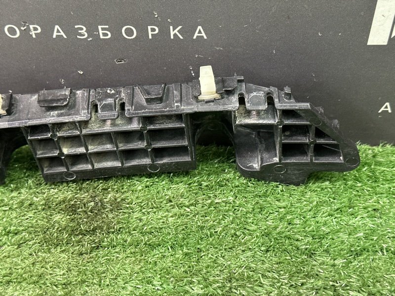 Кронштейн бампера Kia Rio 4 2018