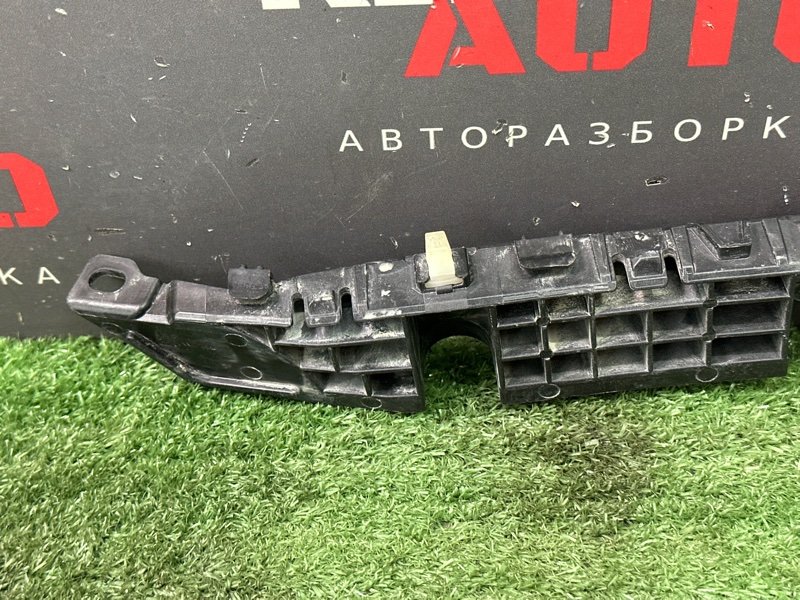 Кронштейн бампера Kia Rio 4 2018