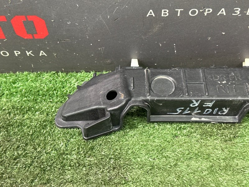 Кронштейн бампера Kia Rio 4 2018