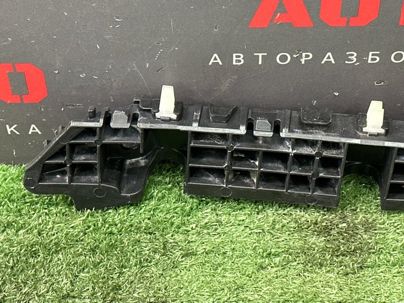 Кронштейн бампера Kia Rio 4 2018