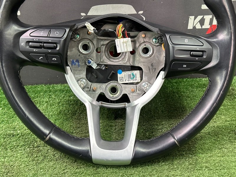Руль кожаный с кнопками Kia Rio 4 2018