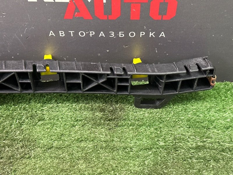 Кронштейн бампера Kia Rio 4 2018