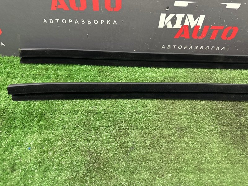 Уплотнитель стекла(бархотка) внутренний Kia Rio 4 2018