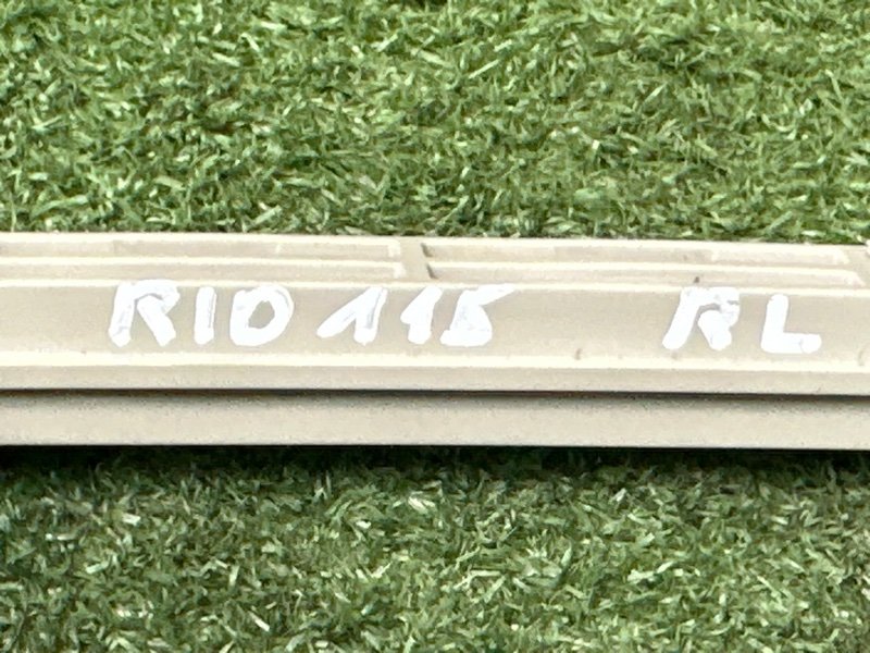 Направляющая стекла двери Kia Rio 4 2018