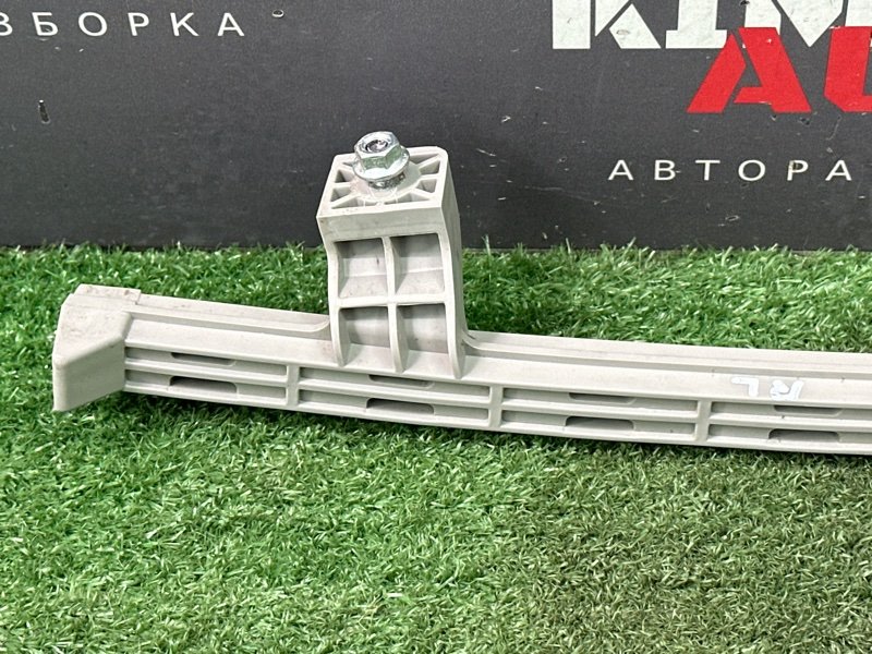 Направляющая стекла двери Kia Rio 4 2018