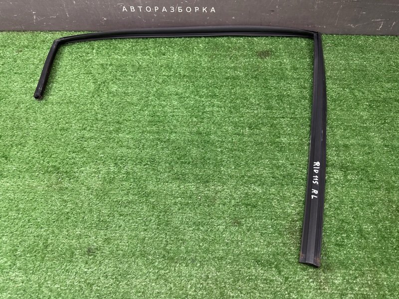 Уплотнитель стекла направляющий Kia Rio 4 2018