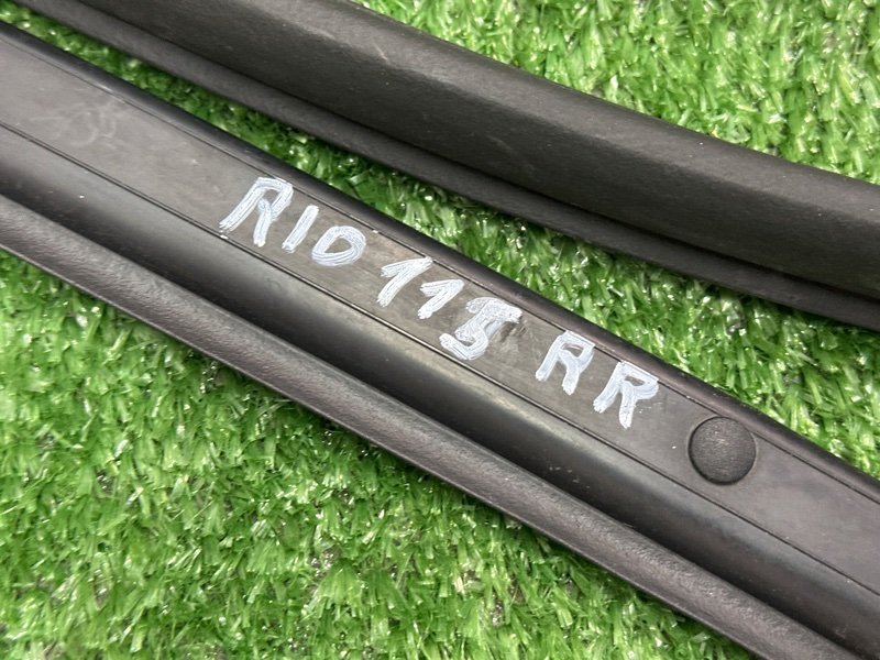 Уплотнитель двери Kia Rio 4 2018