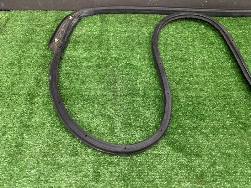 Уплотнитель двери Kia Rio 4 2018