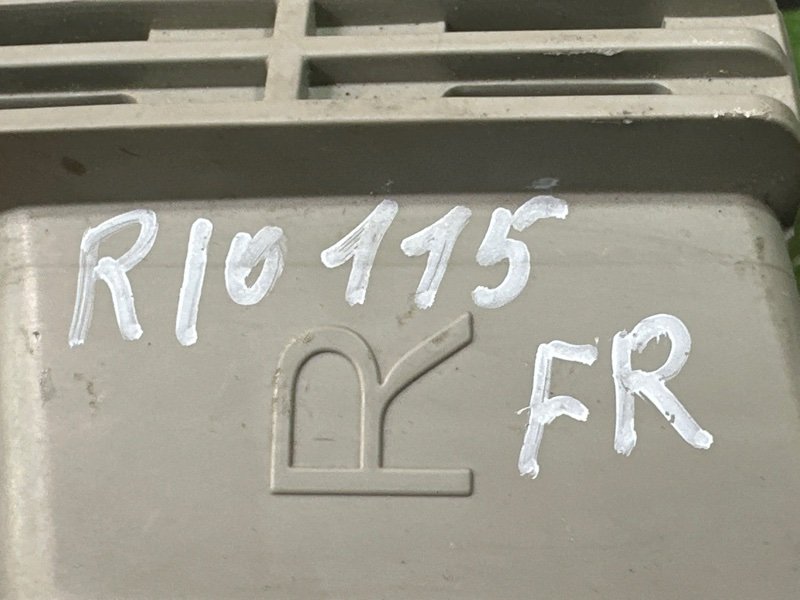 Направляющая стекла двери Kia Rio 4 2018