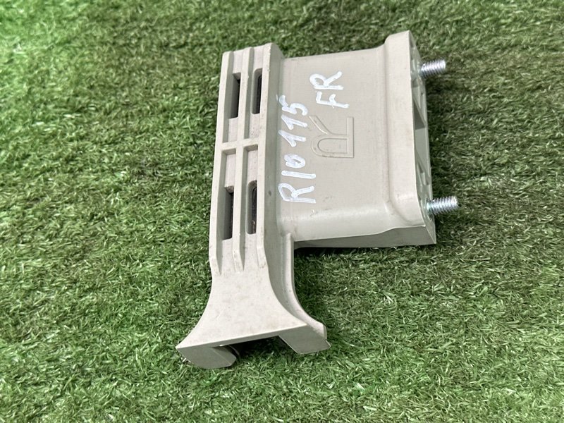 Направляющая стекла двери Kia Rio 4 2018