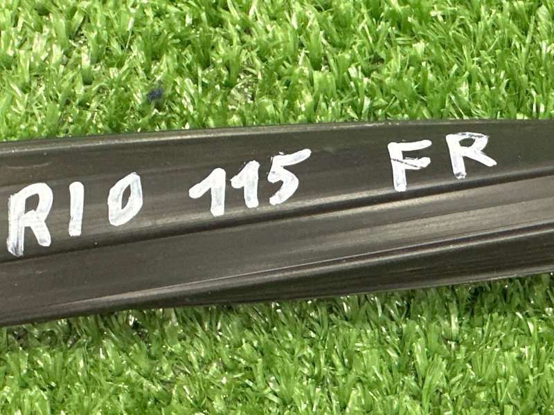 Уплотнитель стекла направляющий Kia Rio 4 2018