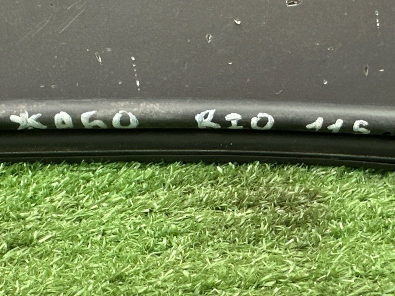 Уплотнитель жабо Kia Rio 4 2018