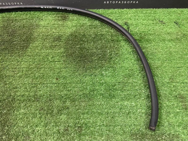 Уплотнитель жабо Kia Rio 4 2018